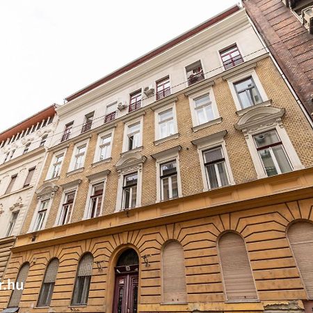 2 Bedroom 107 M2 Loft With Balcony Budapest Exteriör bild