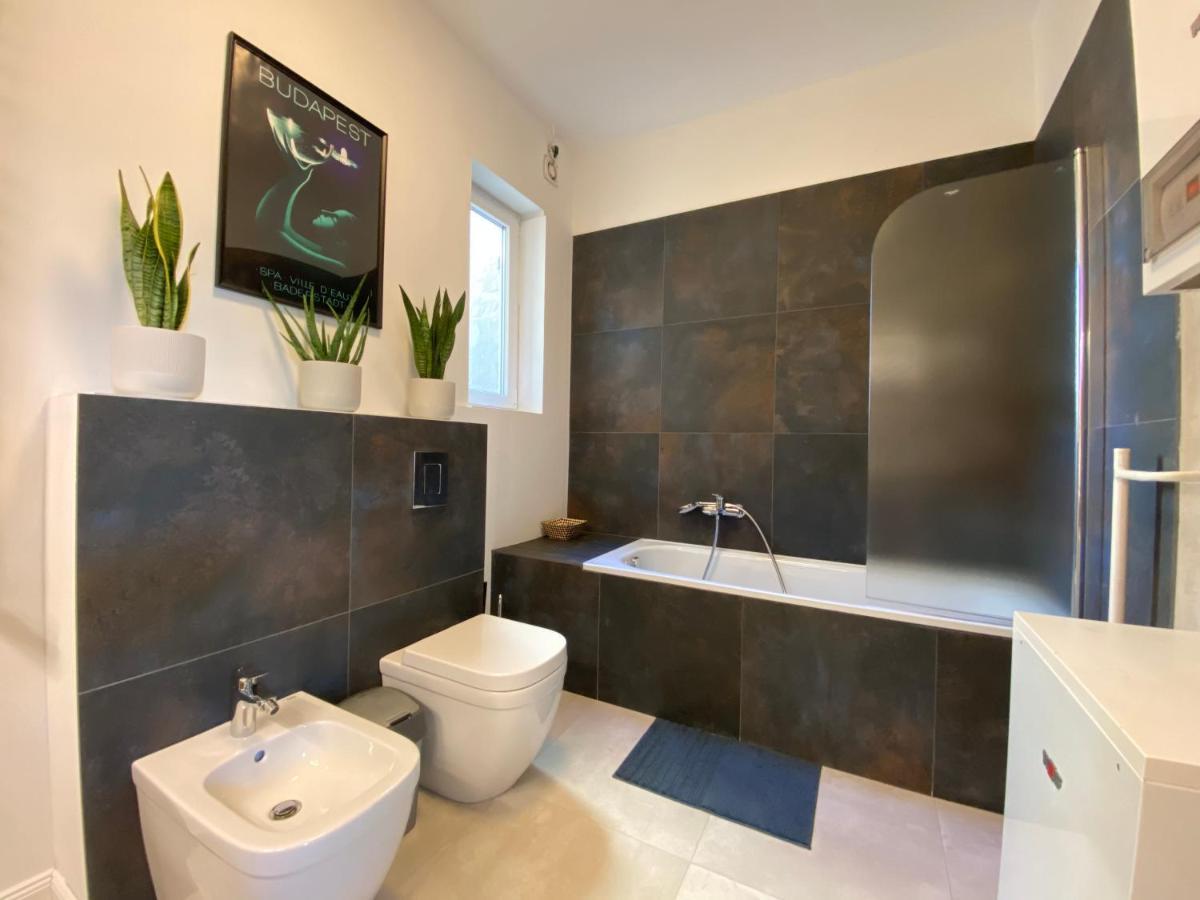 2 Bedroom 107 M2 Loft With Balcony Budapest Exteriör bild