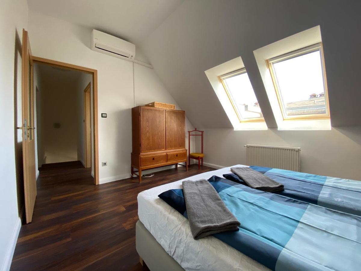 2 Bedroom 107 M2 Loft With Balcony Budapest Exteriör bild