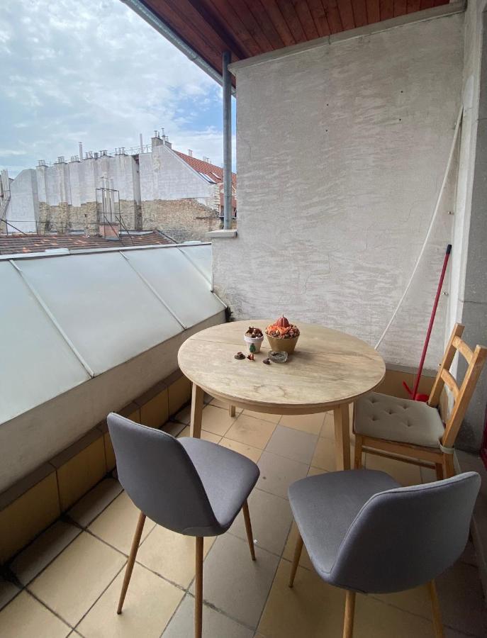 2 Bedroom 107 M2 Loft With Balcony Budapest Exteriör bild